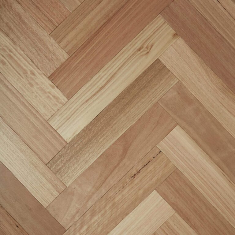 Blackbutt Herringbone Brushed Matte Fiddleback 1200x1200